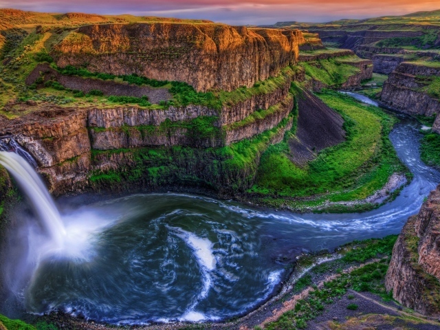 Водопад в Америке