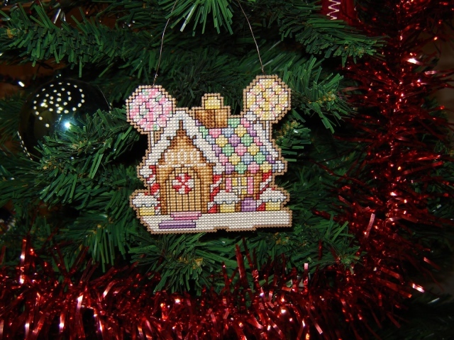 Елочная игрушка домик