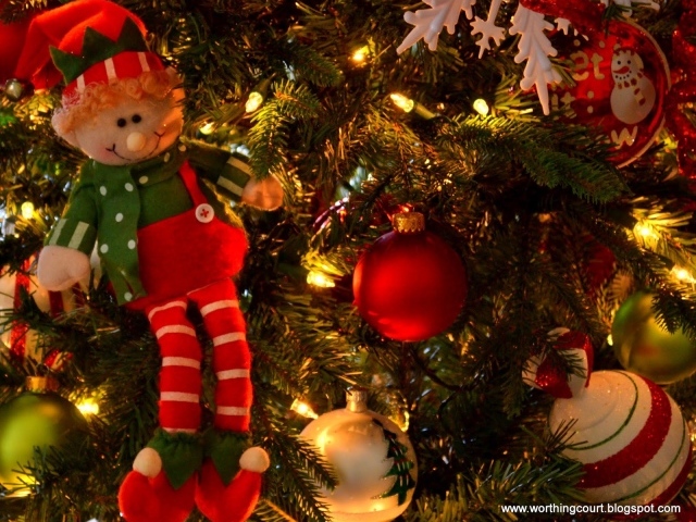 Елка на Новый Год и красивые игрушки