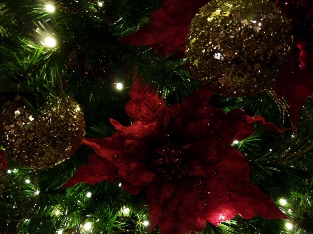 Темная Новогодняя елка