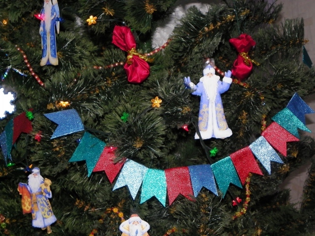 Гирлянды на елку