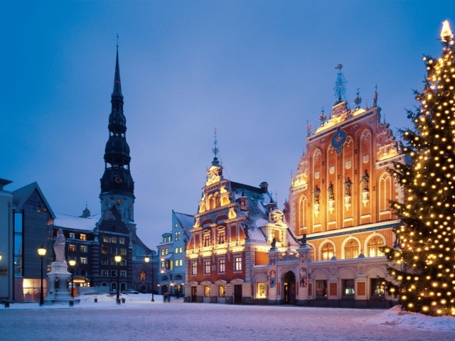Праздничные огни в городе в Новый год