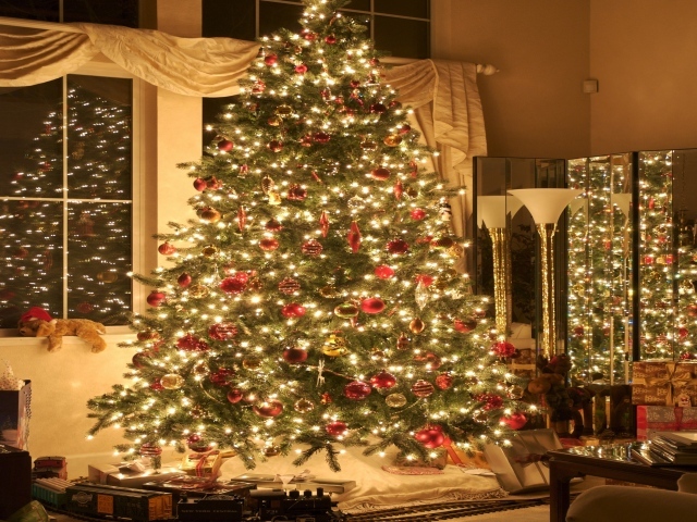 Новогодняя елка в уютном доме 2014