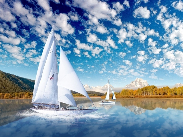 Озеро с яхтами