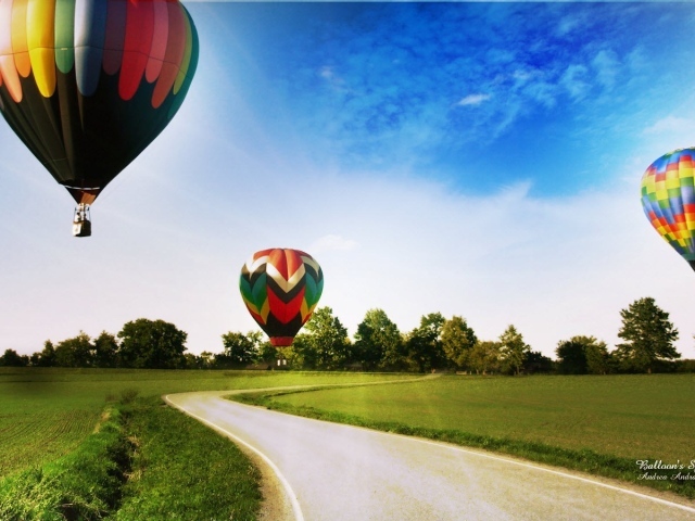 Полет на воздушном шаре над дорогой