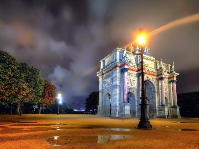 Фонарь в Париже