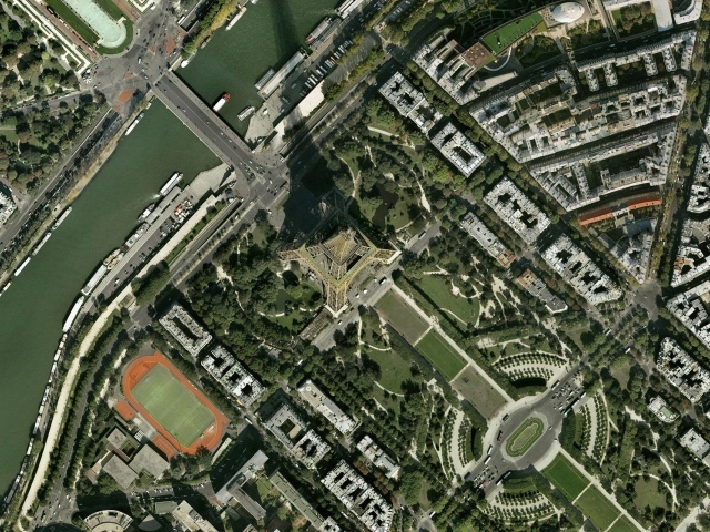 Париж из космоса