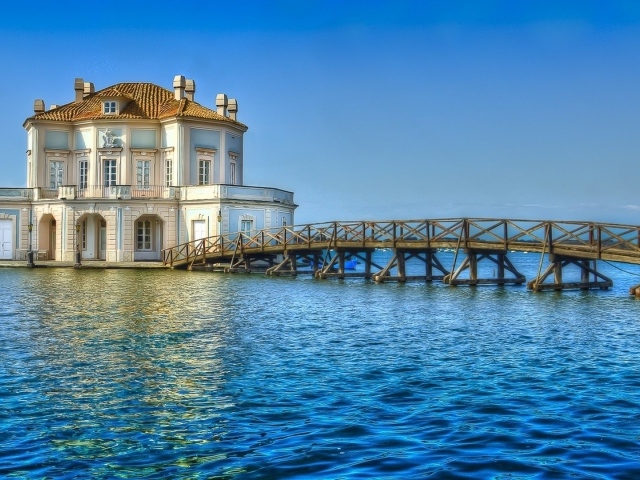 Дом на воде в Италии