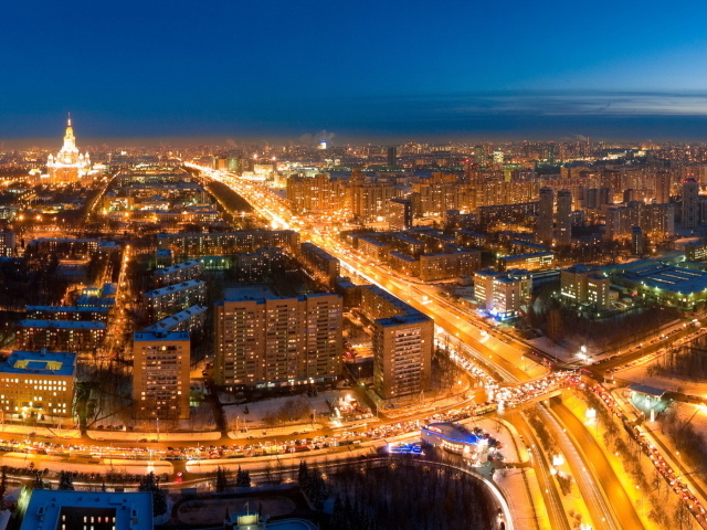 Москва полна жизни
