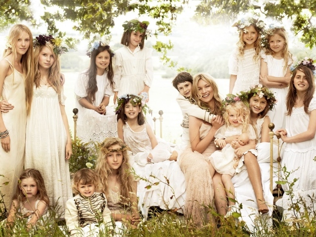 Красивая фотография женщин и детей