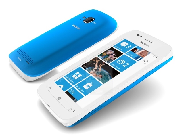 Голубая Nokia Lumia 710
