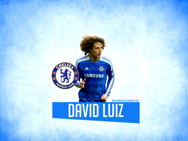 Челси Давид Луис на синем фоне