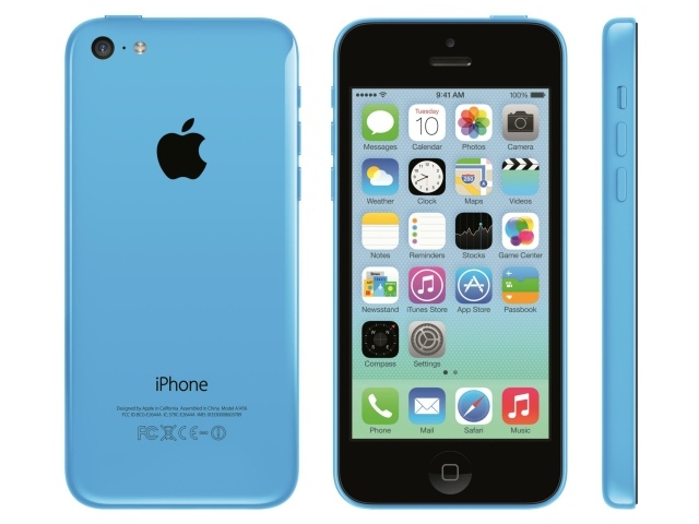 Голубой Iphone 5C на белом фоне