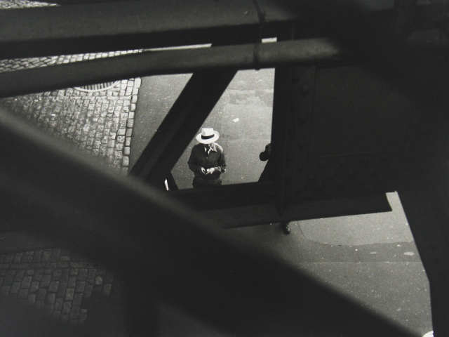 Мужчина с сигаретой, ретро фотография