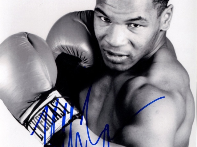 Майк Тайсон в темных тонах