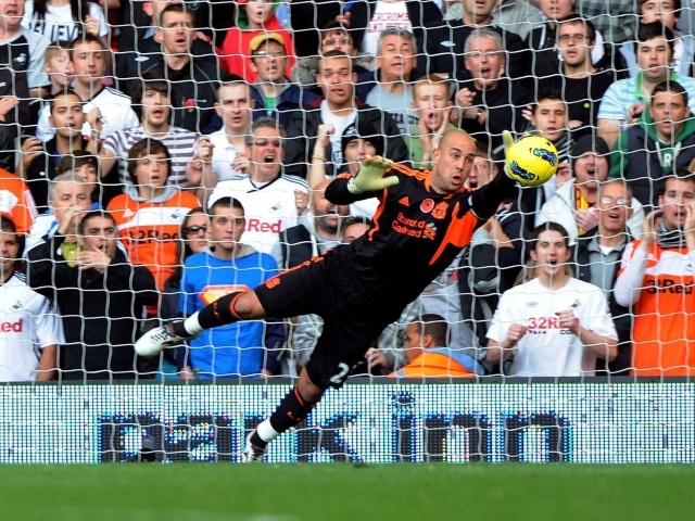 Наполи Пепе Рейна ловит мяч