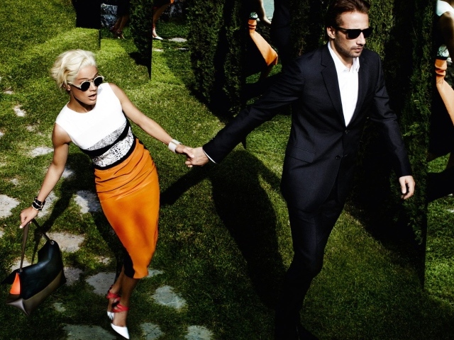 Фотография мужчины в костюме и женщины в платье