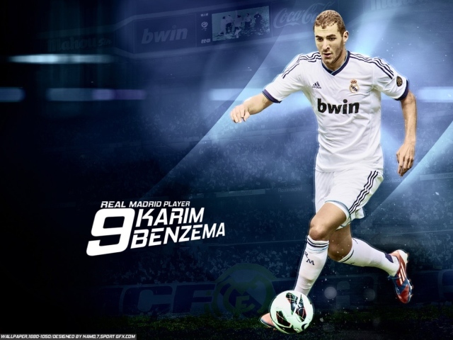 Реал Мадрид Карим Бензема на синем фоне