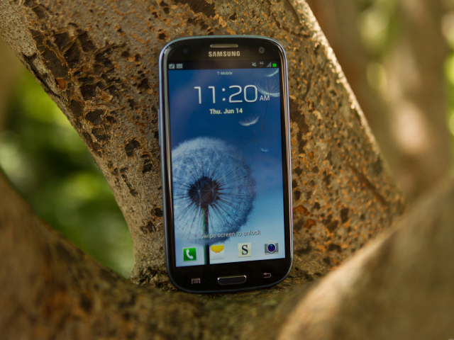 Samsung Galaxy S3 на дереве