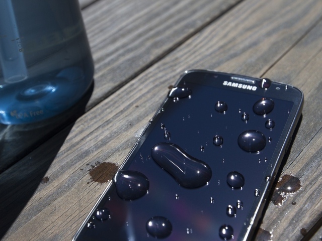 Samsung Galaxy S4 Active не боится воды