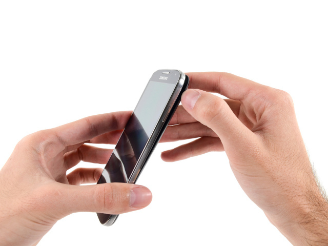 Samsung Galaxy S4 на белом фоне