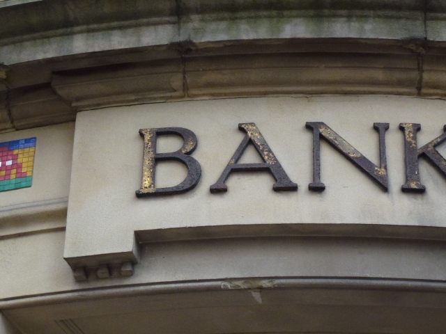 Банк и Space Invader