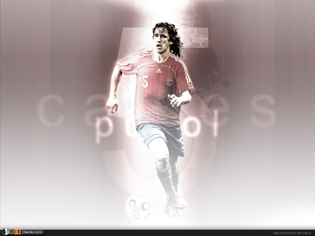 Лучший защитник футболист Барселоны Карлес Пуйоль