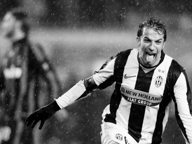 Лучший футболист Сиднея Алессандро Дель Пьеро в темных тонах