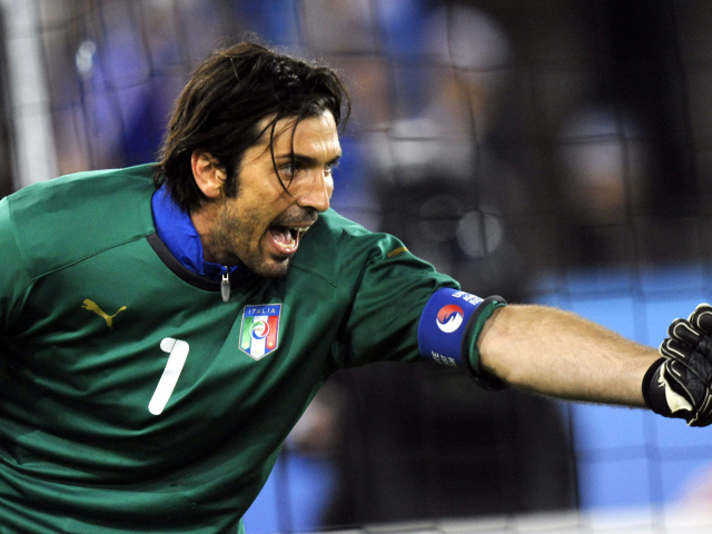 Футболист Ювентуса Джанлуиджи Буффон кричит