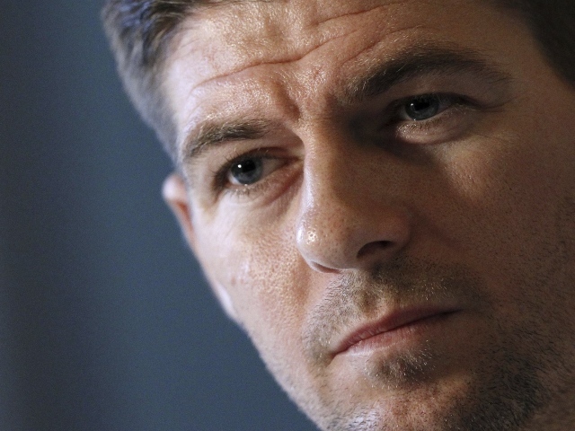 Футболист Ливерпуля Стивен крупным планом