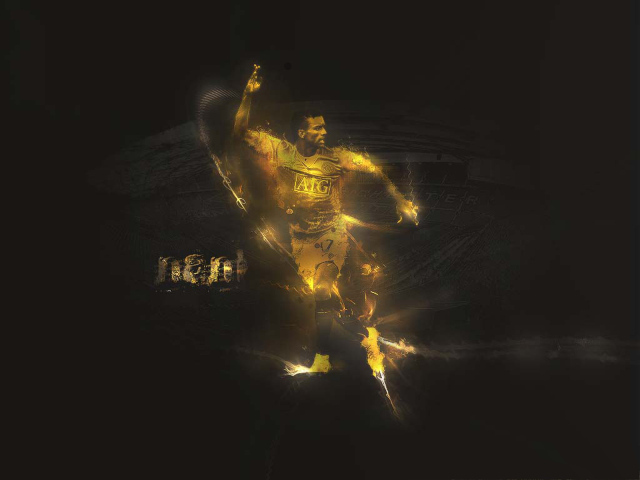 Футболист Манчестер Юнайтед Луиш Нани во золотых тонах