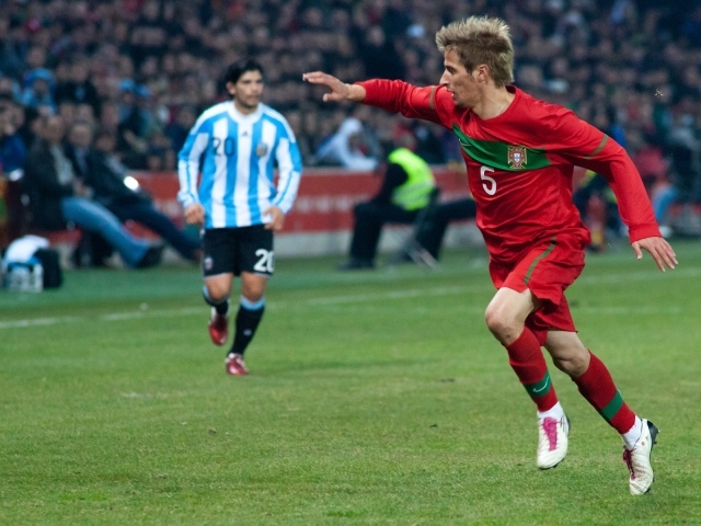 Футболист Реал Мадрид Фабиу Коэнтрау на поле