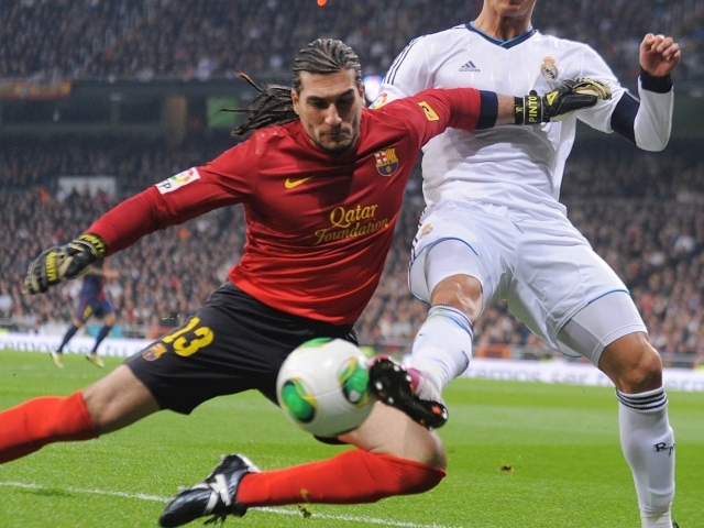 Вратарь Барселоны Хосе Пинто