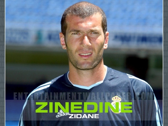 Легенда футбола Зинедин Зидан под солнцем
