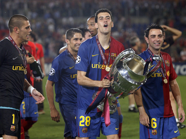 Игрок Барселоны Серхио Бускетс выиграл трофей