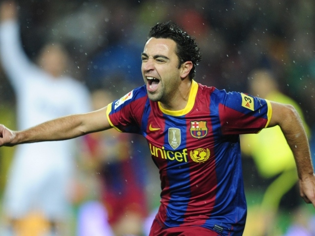 Игрок Барселоны Хави Эрнандес после победы в чемпионате