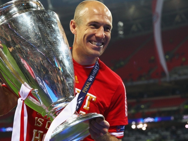 Игрок Баварии Арьен Роббен выиграл трофей