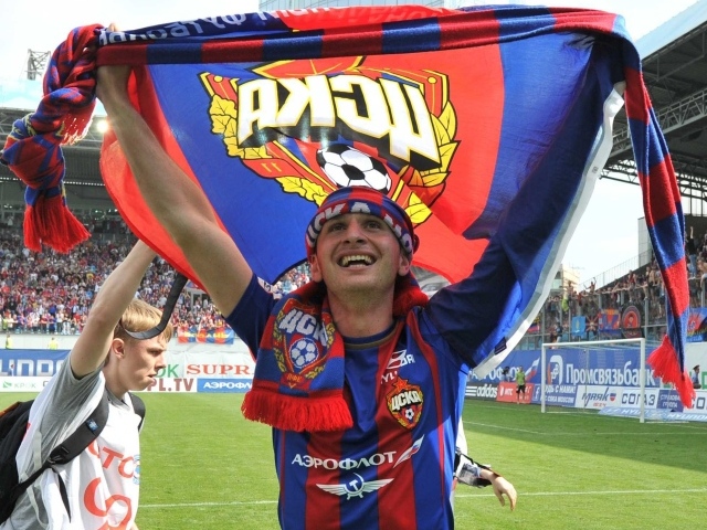 Игрок ЦСКА Алан Дзагоев в ЦСКА флаг