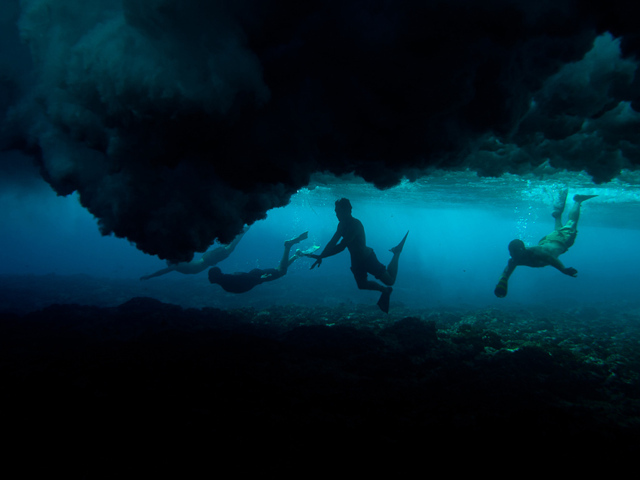 Подводная фотография ныряльщиков