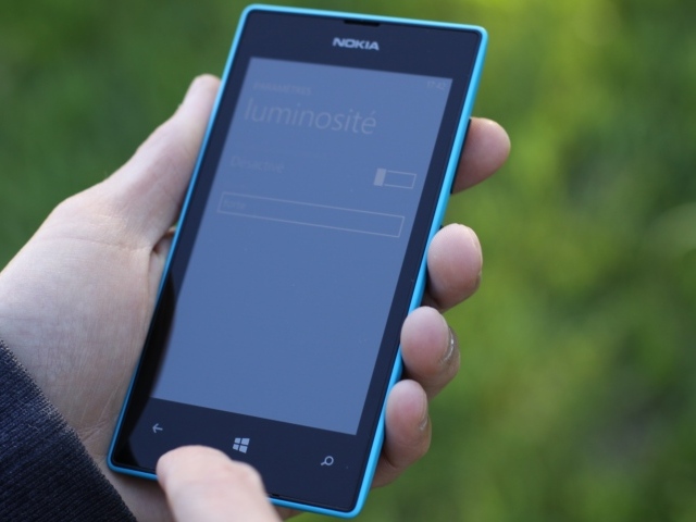 Голубая Nokia Lumia 520