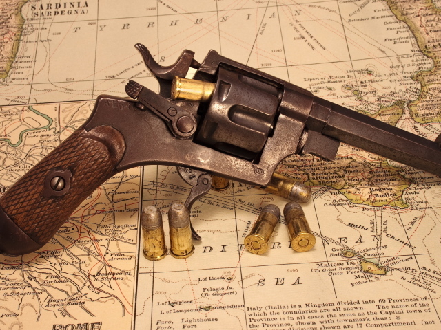 Старинный револьвер