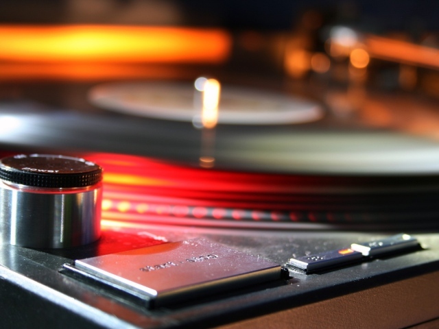 Проигрыватель виниловых пластинок