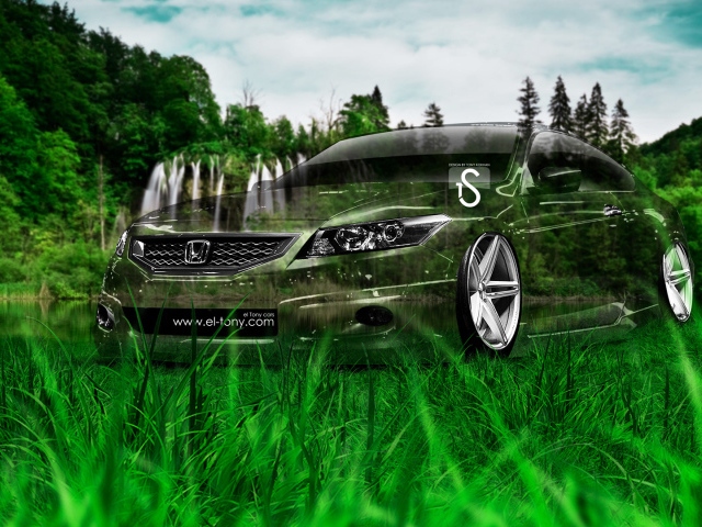 Honda Accord у водопада