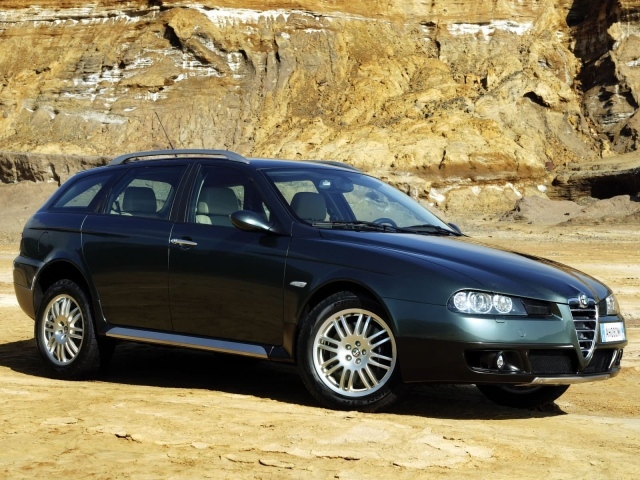 Красивый автомобиль Alfa Romeo 156 в Москве