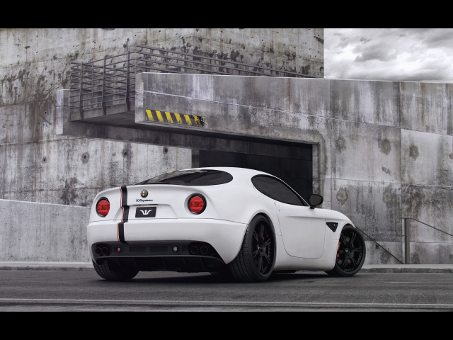 Красивый автомобиль Alfa Romeo 8c spider