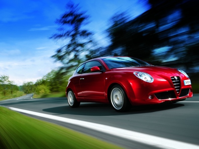 Красивый автомобиль Alfa Romeo mito