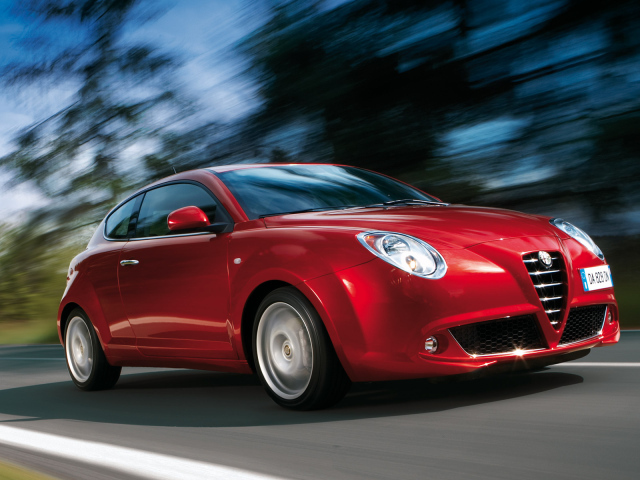 Красивый автомобиль Alfa Romeo mito в Москве