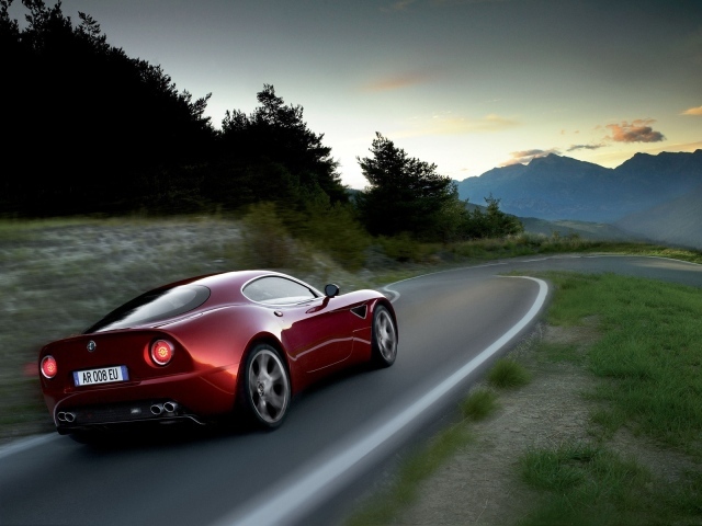 Дизайн автомобиля Alfa Romeo 8c competizione