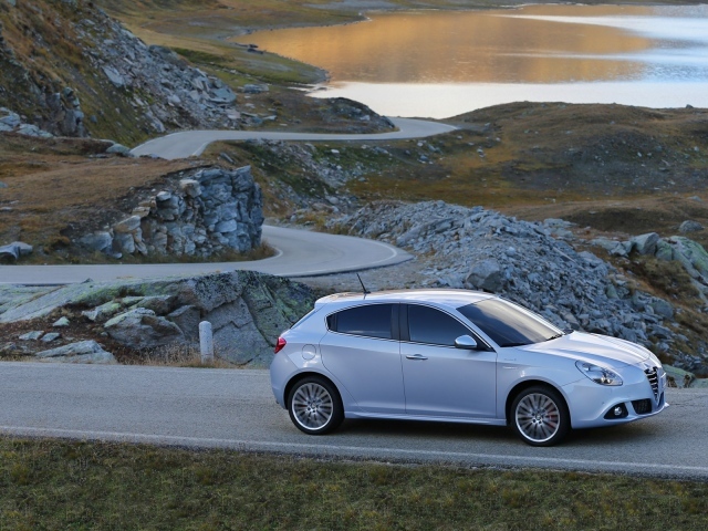 Фото автомобиля Alfa Romeo giulietta 2014