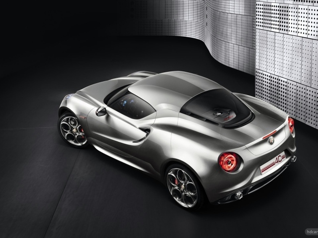 Надежный автомобиль Alfa Romeo 4c